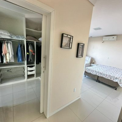 Casa Residencial com 350m², 3 quartos, 3 suítes, 4 garagens, no bairro Morro Das Pedras em Florianópolis