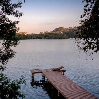 Casa em Condomínio com 141m², 2 quartos, 2 suítes, 2 garagens, no bairro Lagoa Da Conceição em Florianópolis