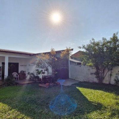 Casa Residencial com 150m², 4 quartos, 1 suíte, 2 garagens, no bairro São João Do Rio Vermelho em Florianópolis