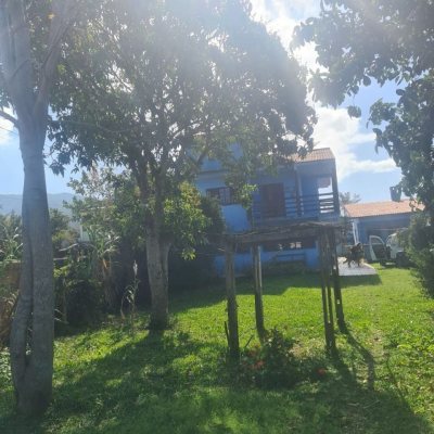 Casa Residencial com 150m², 4 quartos, 1 suíte, 2 garagens, no bairro São João Do Rio Vermelho em Florianópolis
