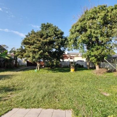 Casa Residencial com 150m², 4 quartos, 1 suíte, 2 garagens, no bairro São João Do Rio Vermelho em Florianópolis