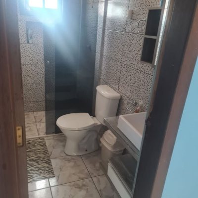 Casa Residencial com 150m², 4 quartos, 1 suíte, 2 garagens, no bairro São João Do Rio Vermelho em Florianópolis
