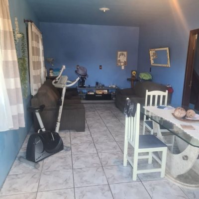 Casa Residencial com 150m², 4 quartos, 1 suíte, 2 garagens, no bairro São João Do Rio Vermelho em Florianópolis