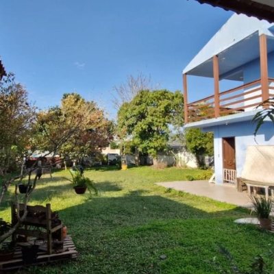 Casa Residencial com 150m², 4 quartos, 1 suíte, 2 garagens, no bairro São João Do Rio Vermelho em Florianópolis