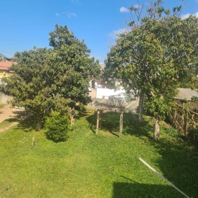 Casa Residencial com 150m², 4 quartos, 1 suíte, 2 garagens, no bairro São João Do Rio Vermelho em Florianópolis