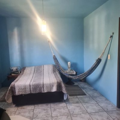 Casa Residencial com 150m², 4 quartos, 1 suíte, 2 garagens, no bairro São João Do Rio Vermelho em Florianópolis