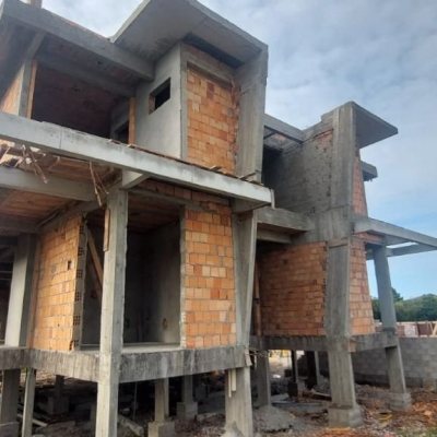 Casa Residencial com 128m², 3 quartos, 2 suítes, 1 garagem, no bairro Campeche em Florianópolis