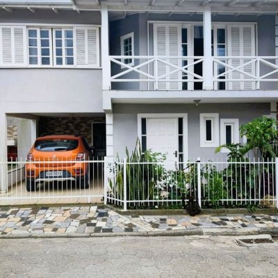 Casa Residencial com 119m², 2 quartos, 2 garagens, no bairro Ingleses do Rio Vermelho em Florianópolis