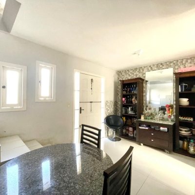 Casa Residencial com 119m², 2 quartos, 2 garagens, no bairro Ingleses do Rio Vermelho em Florianópolis