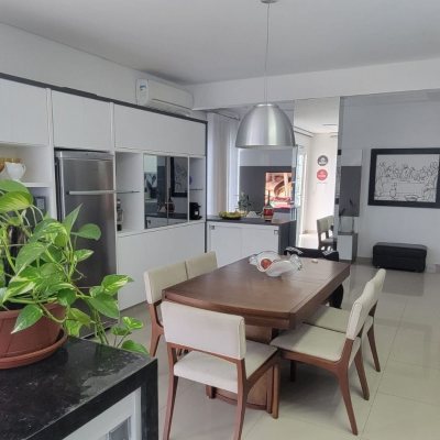 Cobertura com 224m², 3 quartos, 1 suíte, 2 garagens, no bairro Ingleses do Rio Vermelho em Florianópolis