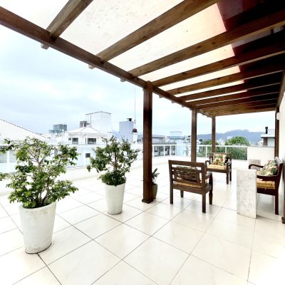 Cobertura com 224m², 3 quartos, 1 suíte, 2 garagens, no bairro Ingleses do Rio Vermelho em Florianópolis