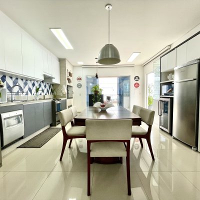 Cobertura com 224m², 3 quartos, 1 suíte, 2 garagens, no bairro Ingleses do Rio Vermelho em Florianópolis