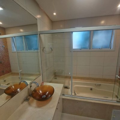 Predio com 475m², 8 garagens, no bairro Canasvieiras em Florianópolis