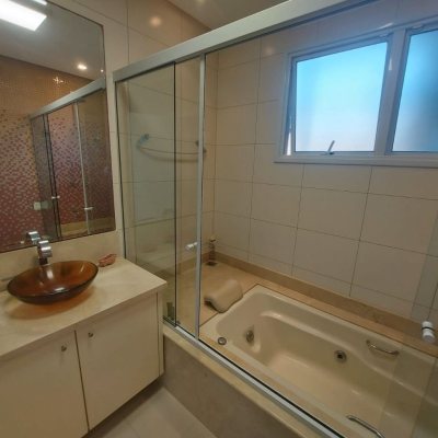 Predio com 475m², 8 garagens, no bairro Canasvieiras em Florianópolis