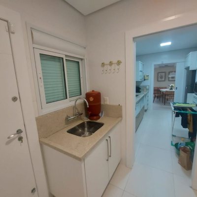 Predio com 475m², 8 garagens, no bairro Canasvieiras em Florianópolis