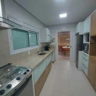 Predio com 475m², 8 garagens, no bairro Canasvieiras em Florianópolis