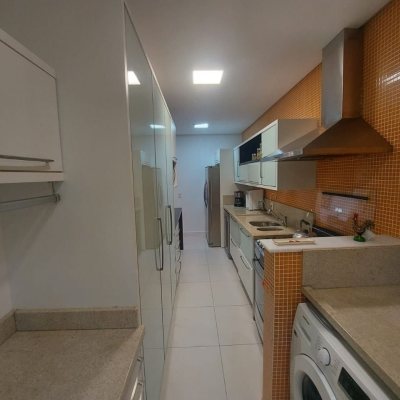 Predio com 475m², 8 garagens, no bairro Canasvieiras em Florianópolis