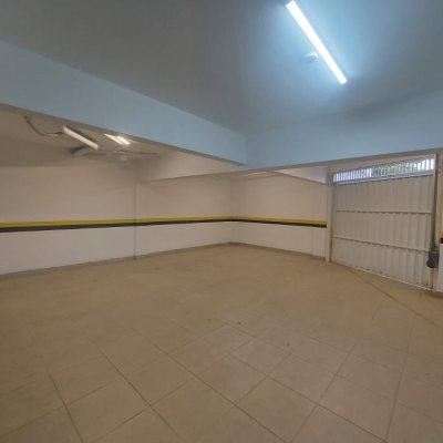 Predio com 475m², 8 garagens, no bairro Canasvieiras em Florianópolis