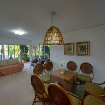 Predio com 475m², 8 garagens, no bairro Canasvieiras em Florianópolis