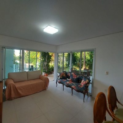 Predio com 475m², 8 garagens, no bairro Canasvieiras em Florianópolis