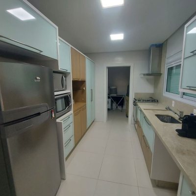 Predio com 475m², 8 garagens, no bairro Canasvieiras em Florianópolis
