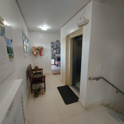 Predio com 475m², 8 garagens, no bairro Canasvieiras em Florianópolis