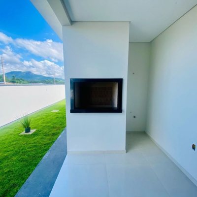 Casa Residencial com 128m², 3 quartos, 1 suíte, 2 garagens, no bairro Sertão Do Maruim em São José