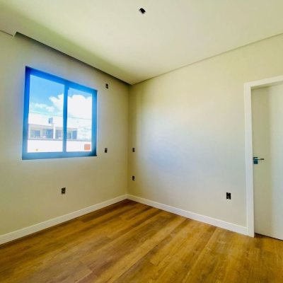 Casa Residencial com 128m², 3 quartos, 1 suíte, 2 garagens, no bairro Sertão Do Maruim em São José