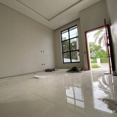 Casa Residencial com 128m², 3 quartos, 1 suíte, 2 garagens, no bairro Sertão Do Maruim em São José