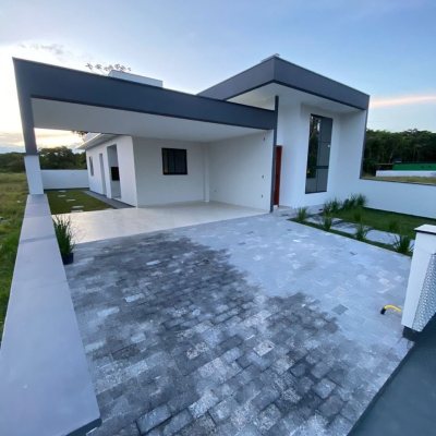 Casa Residencial com 128m², 3 quartos, 1 suíte, 2 garagens, no bairro Sertão Do Maruim em São José