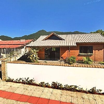 Casa Residencial com 59m², 2 quartos, 5 garagens, no bairro Praia de Fora em Palhoça