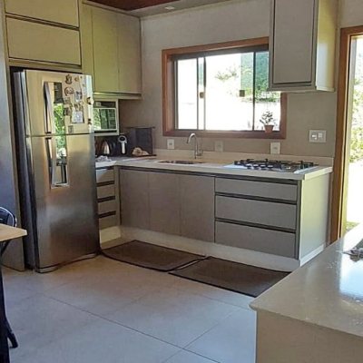 Casa Residencial com 59m², 2 quartos, 5 garagens, no bairro Praia de Fora em Palhoça