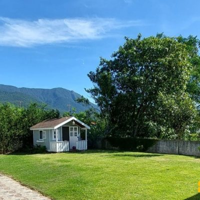 Casa Residencial com 59m², 2 quartos, 5 garagens, no bairro Praia de Fora em Palhoça