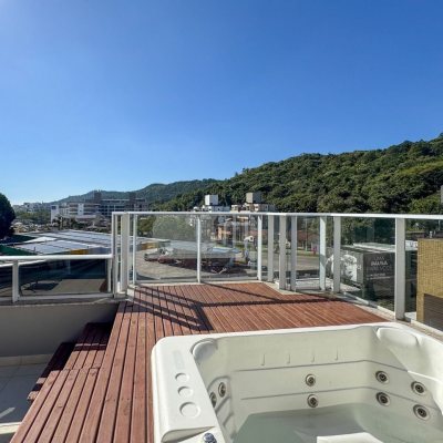 Cobertura com 159m², 3 quartos, 1 suíte, 2 garagens, no bairro Jurerê em Florianópolis