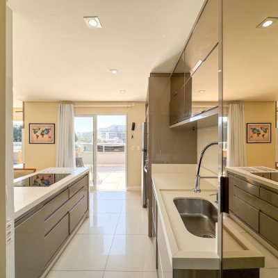 Cobertura com 159m², 3 quartos, 1 suíte, 2 garagens, no bairro Jurerê em Florianópolis