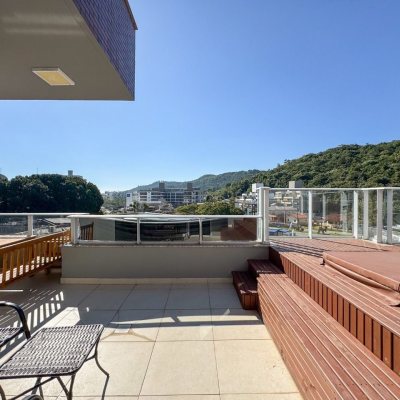 Cobertura com 159m², 3 quartos, 1 suíte, 2 garagens, no bairro Jurerê em Florianópolis