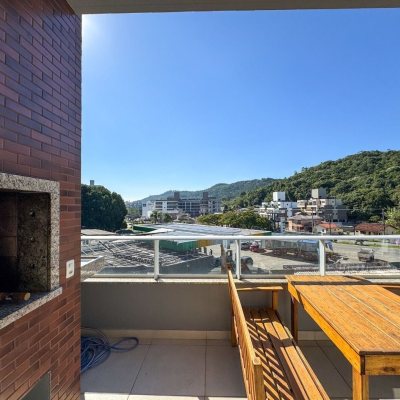 Cobertura com 159m², 3 quartos, 1 suíte, 2 garagens, no bairro Jurerê em Florianópolis