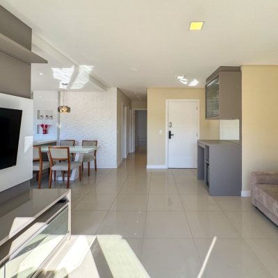 Cobertura com 159m², 3 quartos, 1 suíte, 2 garagens, no bairro Jurerê em Florianópolis
