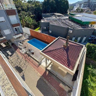 Cobertura com 159m², 3 quartos, 1 suíte, 2 garagens, no bairro Jurerê em Florianópolis
