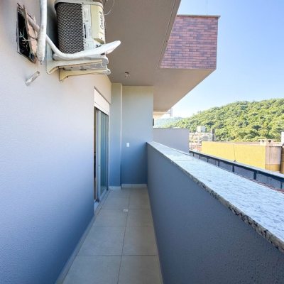 Cobertura com 159m², 3 quartos, 1 suíte, 2 garagens, no bairro Jurerê em Florianópolis