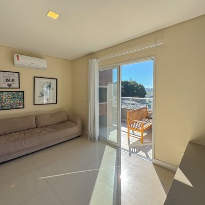 Cobertura com 159m², 3 quartos, 1 suíte, 2 garagens, no bairro Jurerê em Florianópolis