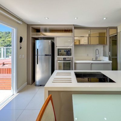 Cobertura com 159m², 3 quartos, 1 suíte, 2 garagens, no bairro Jurerê em Florianópolis