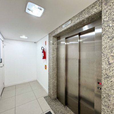 Cobertura com 159m², 3 quartos, 1 suíte, 2 garagens, no bairro Jurerê em Florianópolis