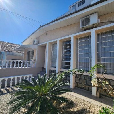 Casa Residencial com 120m², 3 quartos, 1 suíte, 1 garagem, no bairro Centro em Florianópolis