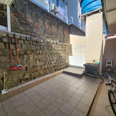 Casa Residencial com 120m², 3 quartos, 1 suíte, 1 garagem, no bairro Centro em Florianópolis