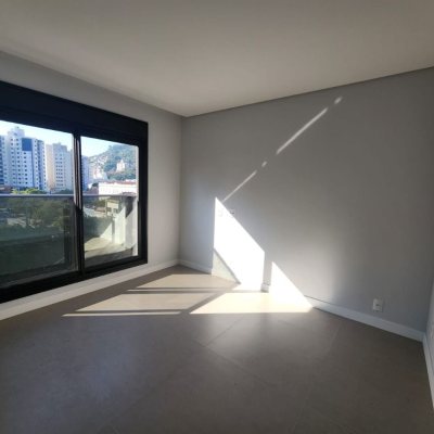 Apartamentos com 57m², 1 quarto, 1 garagem, no bairro Centro em Florianópolis