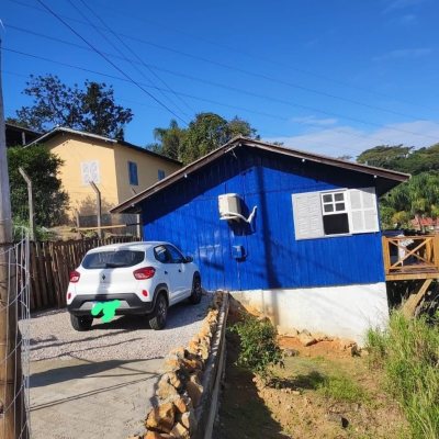 Casa Residencial com 90m², 2 quartos, 2 garagens, no bairro São Luiz em São José