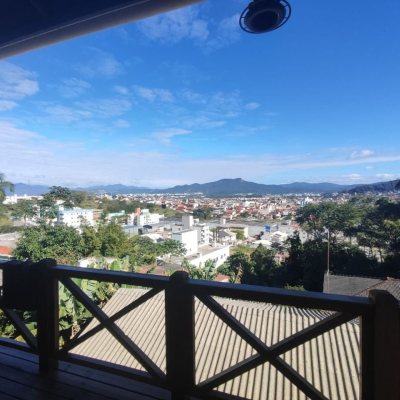 Casa Residencial com 90m², 2 quartos, 2 garagens, no bairro São Luiz em São José