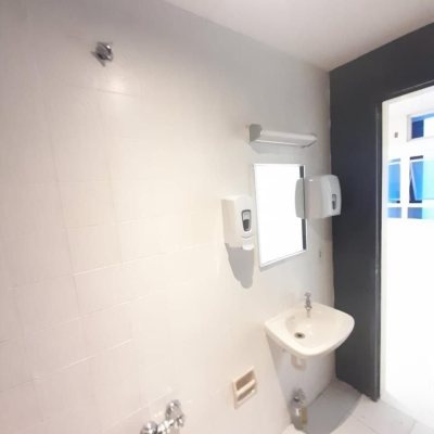Sala com 32m², no bairro Centro em Florianópolis
