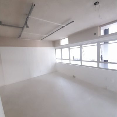 Sala com 32m², no bairro Centro em Florianópolis